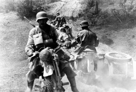 German motorcycle troops on the Eastern Front, 1941 (b/w photo)