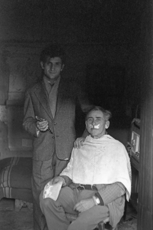 THE SHANGHAI NEIGHBORHOOD BARBER, Crotone, 1957 (photo)