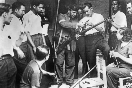 The Guardia Civil trains Volunteers of the Civil Defense, 1936