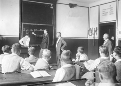 An English student at an English lesson in a Berlin school, 1931 (b/w photo)