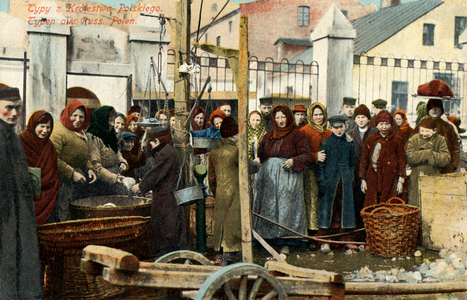 Jewish women in market in Poland tinted postcard, posted from Lublin to Vienna