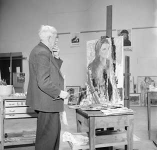 Oslo February 23, 1957. In the western tower in the town hall, the painter Henrik Sørensen (75 years) …, 1957 (photo)
