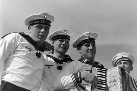 Vacation at the Baltic Sea, Germany 1930s (b/w photo)