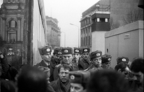 Opening of the Wall at the Brandenburg Gate, 1989 (photo)