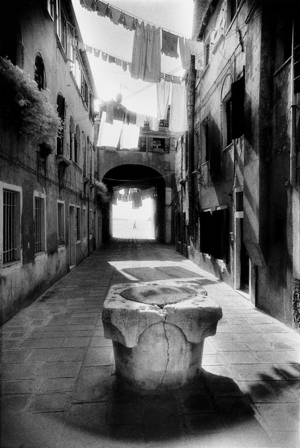 Well-head, Corte de Colonne, Castello, Venice, Italy (b/w photo)