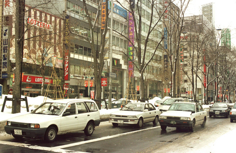 Road traffic in Sapporo 1999 (photo)