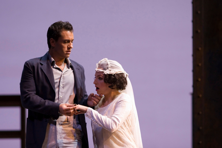 Erwin Schrott as Don Giovanni and Raquel Lojendio as Zerlina (photo)