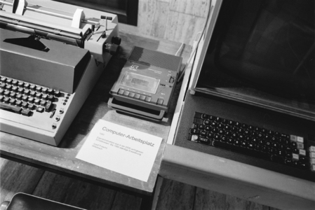 "Brand self-made" in the GDR, 1999 (photo)