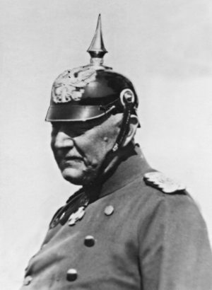 Helmuth von Moltke, 1914 (b/w photo)