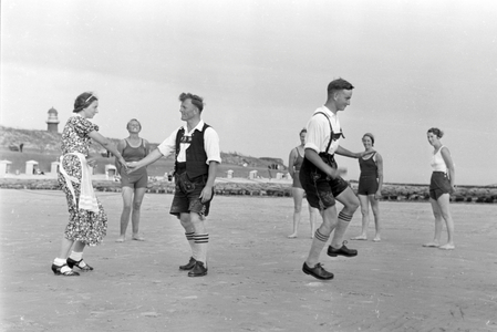 Summer holidays on the North Sea Island Borkum, Germany 1930s (b/w photo)