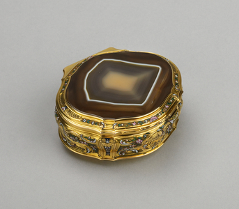 Snuff box, Paris, 1738-39 (gold, enamel & agate)