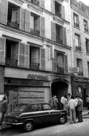 Fire in a hotel on the Rue des Petites Écuries in Paris, 1976 (b/w photo)