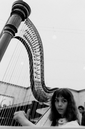 Harpiste Musicora Grand Palais, Paris, 1991 (b/w photo)