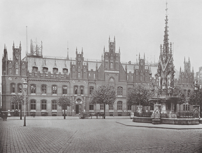 Lubeck: Kaiserliches Postamt und Marktbrunnen (b/w photo)