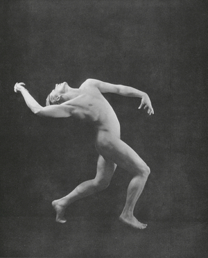 Living Sculpture: Hit (b/w photo)