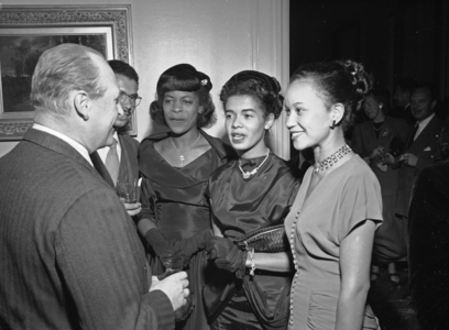 Oslo 19490911 "African-American students' visit to the US ambassade." Then it is stated on the negative envelope …, 1949 (photo)