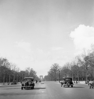 Les Champs Elysees de Paris en 1938