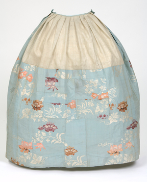 COSTUME: women's wear: dress: robe a l'Anglaise, England, London, Spitalfields, c. 1740-1742 (material) (silk, linen, hand-stitched)