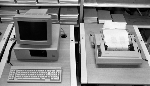 Oslo 19840719 Computer / computer with keyboard and printer / printer. Computer …, 1984 (photo)