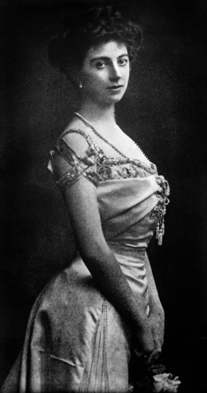 Constance Edwina (Shelagh) Cornwallis-West (1876-1970) duchess of Westminster, 1st wife of Hugh Grosvenor, 2nd duke of Westminster c. 1910