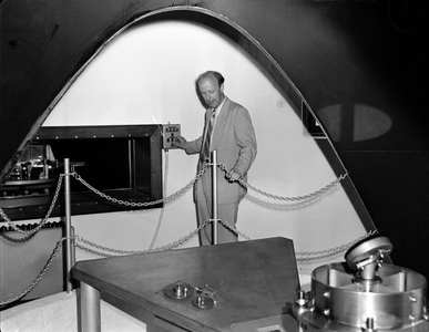 Harestua 19540531 The solar observatory at Harestua is put into operation. Here observer Rolf Brahde …, 1954 (photo)