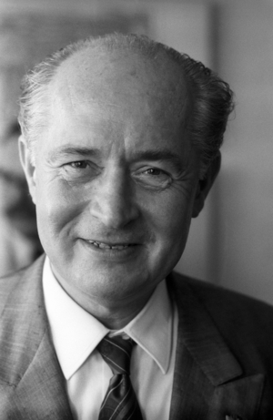 President George Vassiliou (head of government of Cyprus 1988-1993) during a visit to Bonn, optimistic..., 1989 (photo)