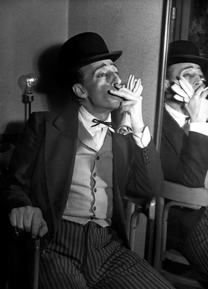 Italian comic Totò, Milan, 1948 (b/w photo)