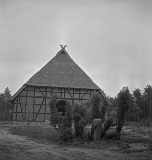 Farmhouse at the Landtagsplatz in Hoesseringen, Lueneburg Heath, 1936 (photo)