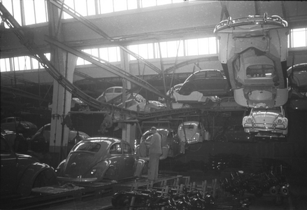VW plant 1962 - VW plant, Wolfsburg, 1962. VW Beetle production. Final assembly at Volkswagen Factory in Wolfsburg / Germany, 1962. VW Beetle production. Final assembly