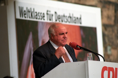 Bundeskanzler Helmut Kohl (Deutschland CDU). Wahlkampfveranstaltung zur …, 1998 (photo)