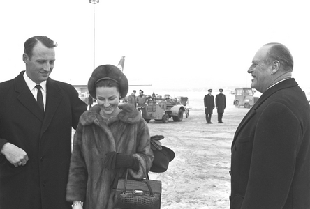 Fornebu 19700204. Crown Prince Harald and Crown Princess Sonja start their four -week vacation to Australia and Thailand …, 1970 (photo)