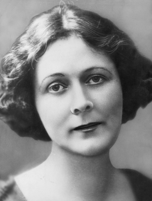 Isadora Duncan (b/w photo)