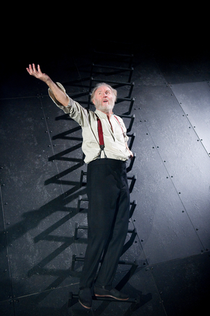 King Lear - Tim Pigott-Smith as King Lear (photo)