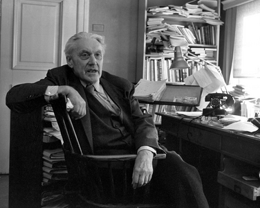 Oslo 19691030 The Nobel Prize in Economics, the first of its kind, is awarded to Norwegian professor Ragnar Frisch …, 1969 (photo)