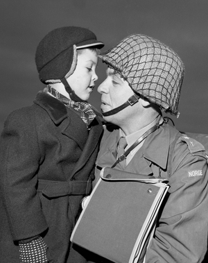 Fornebu 19561113. Norwegian police troops travel to Egypt to participate in the International …, 1956 (photo)