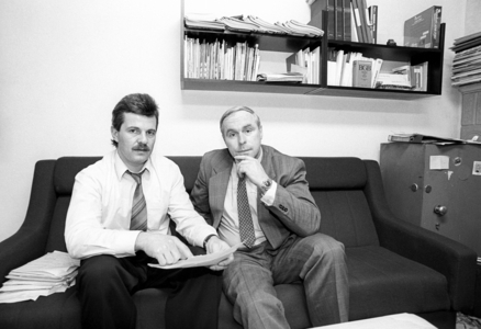 Consumer protection in the former GDR: Thomas Reuter and Erhard Plehn in ..., 1991 (photo)