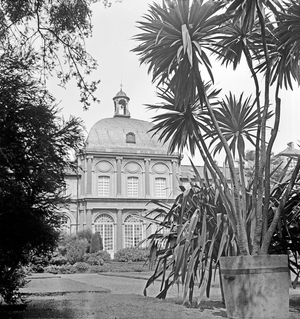 Front side of Poppeldorf castle, in a suburb of the city of Bonn, 1930s (b/w photo)