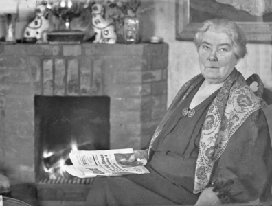 193801: Mrs. Alexandra Thaulow Heggeli. (1862-1955) Artist, worked significantly with leather. She was …, 1938 (photo)