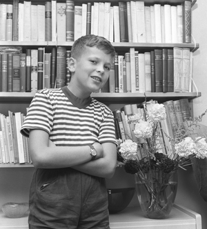 Oslo 19580830. Actor Kai Remlov (10 years) has been given a film role in Arne Skouen's new film. For …, 1958 (photo)