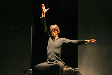 Stuart MacRae 's opera