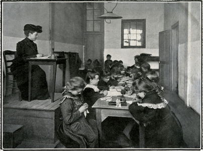 The daycare center of the Social House in Popincourt, Paris, 1903 (photo)