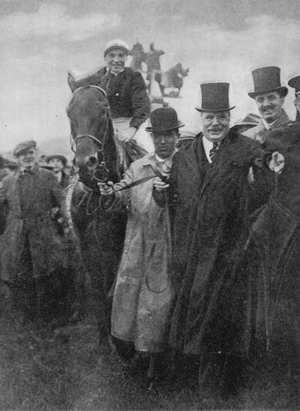 Lord Derby wins the Derby, 1924 (b/w photo)