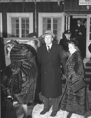 Gardermoen 19501205. The Crown Prince couple back from the United States. Crown …, 1950 (photo)