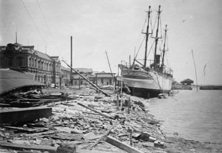 Meiji Maru ashore after typhoon in Japan 1912 (photo)