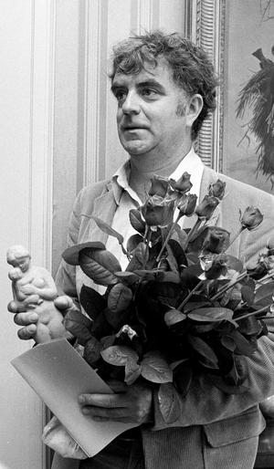 Oslo 19810825. Lyricist, author Jan Erik Vold is awarded to the "Aschehoug …, 1981 (photo)