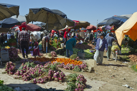 Vegetable stalls on Berber town market, Taroudant, Souss-Massa-Draa Region, Morocco (photo)