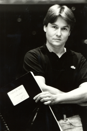 Esa-Pekka Salonen with score, 2001 (photo)