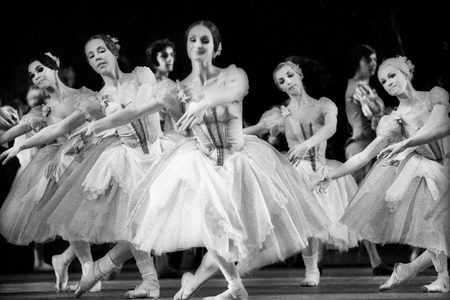 Corps du Ballet Giselle, Opera de Paris, 1972 (photo)