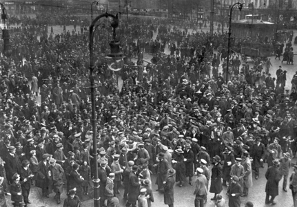 Crowd at the Alexander square in Berlin, 1919 (b/w photo)