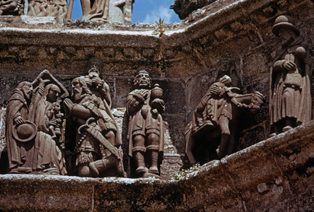 Calvary of Pleyben, Brittany. Crucifixion statues, Calvary of Pleyben, Brittany (photo)